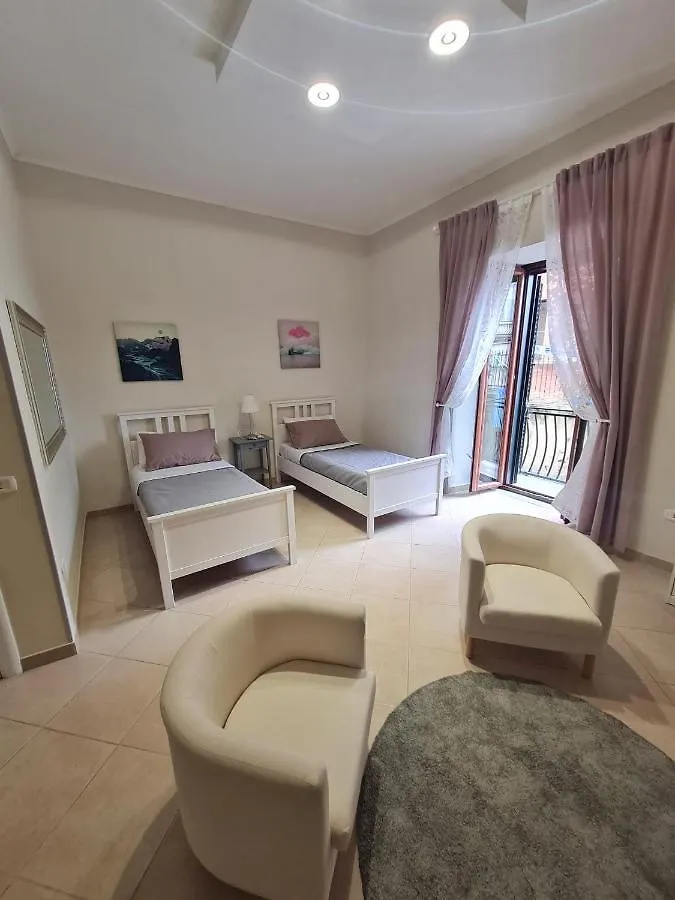 Palizzi'S Home Behind Plebiscite Square Napoli Appartamento