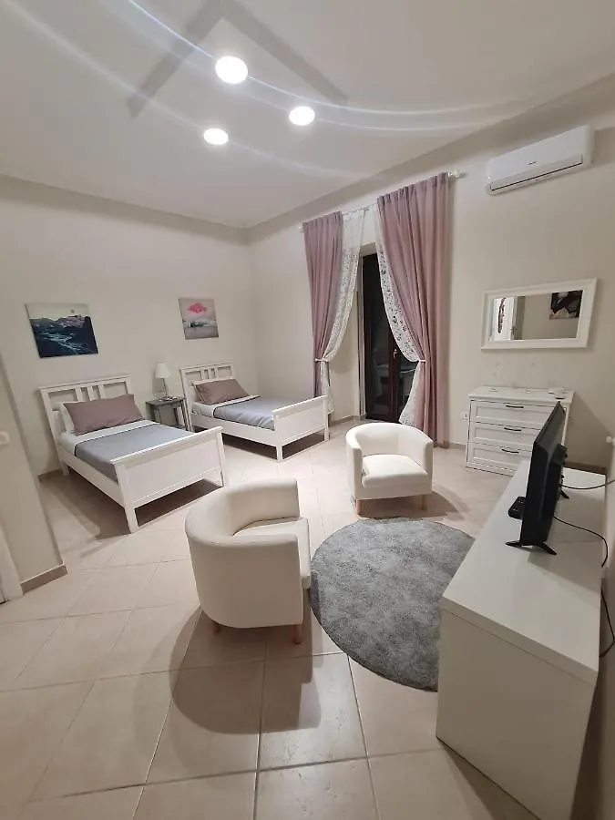 Palizzi'S Home Behind Plebiscite Square Napoli 0*,  Italia